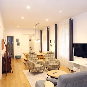 Piso Exclusivo Frente Al Casco Viejo Con Parking Gratis , Bilbao Spain